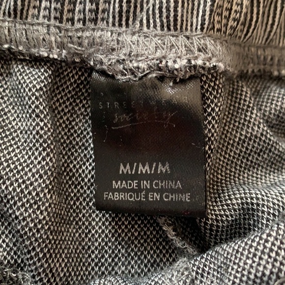 🤩2 for $20Houndstooth and checker pattern shorts. - Picture 2 of 3